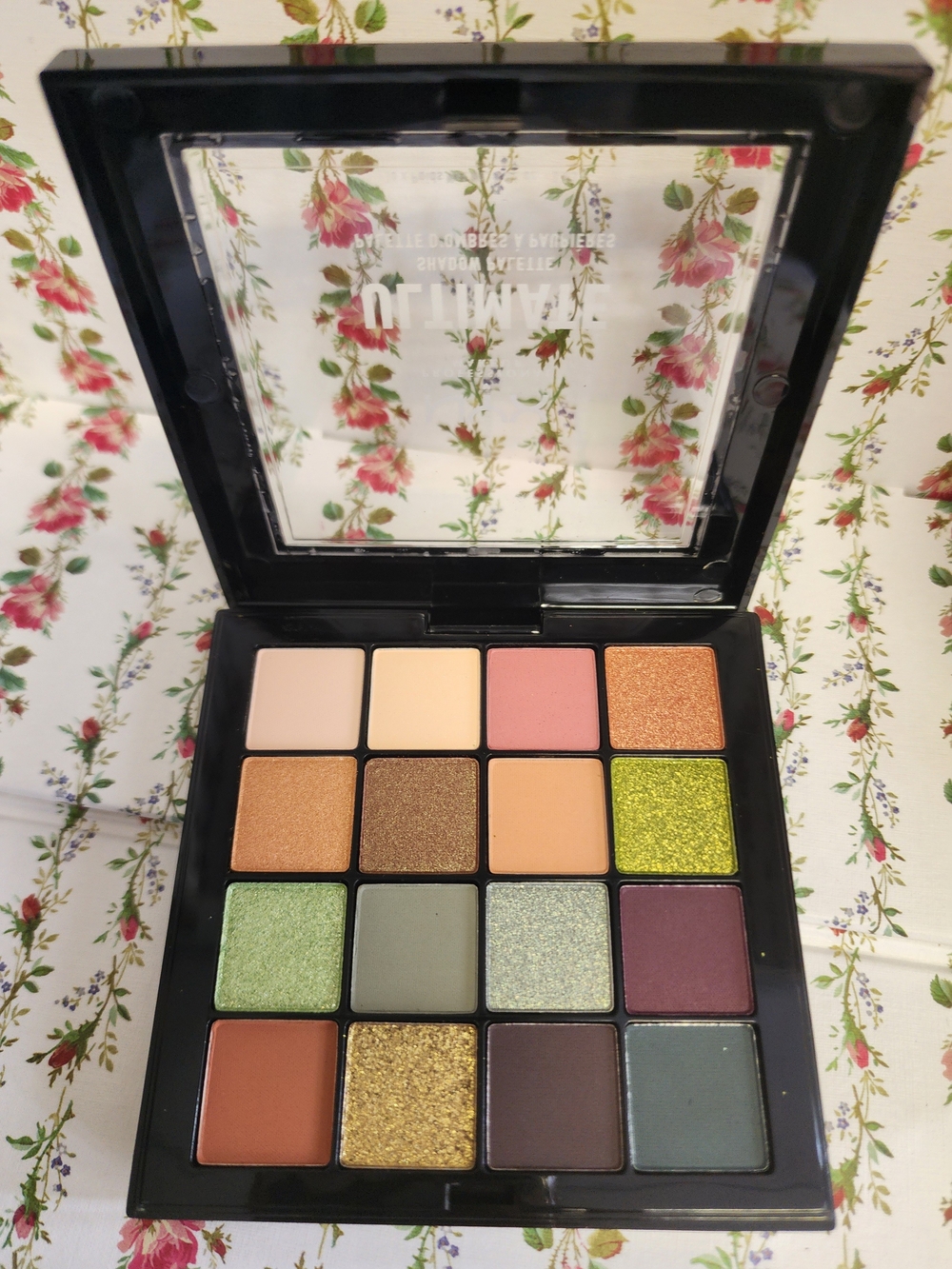 NYX Ultimate Eyeshadow Palette — Greens, Golds & Warm Neutrals - Picture 6 of 6
